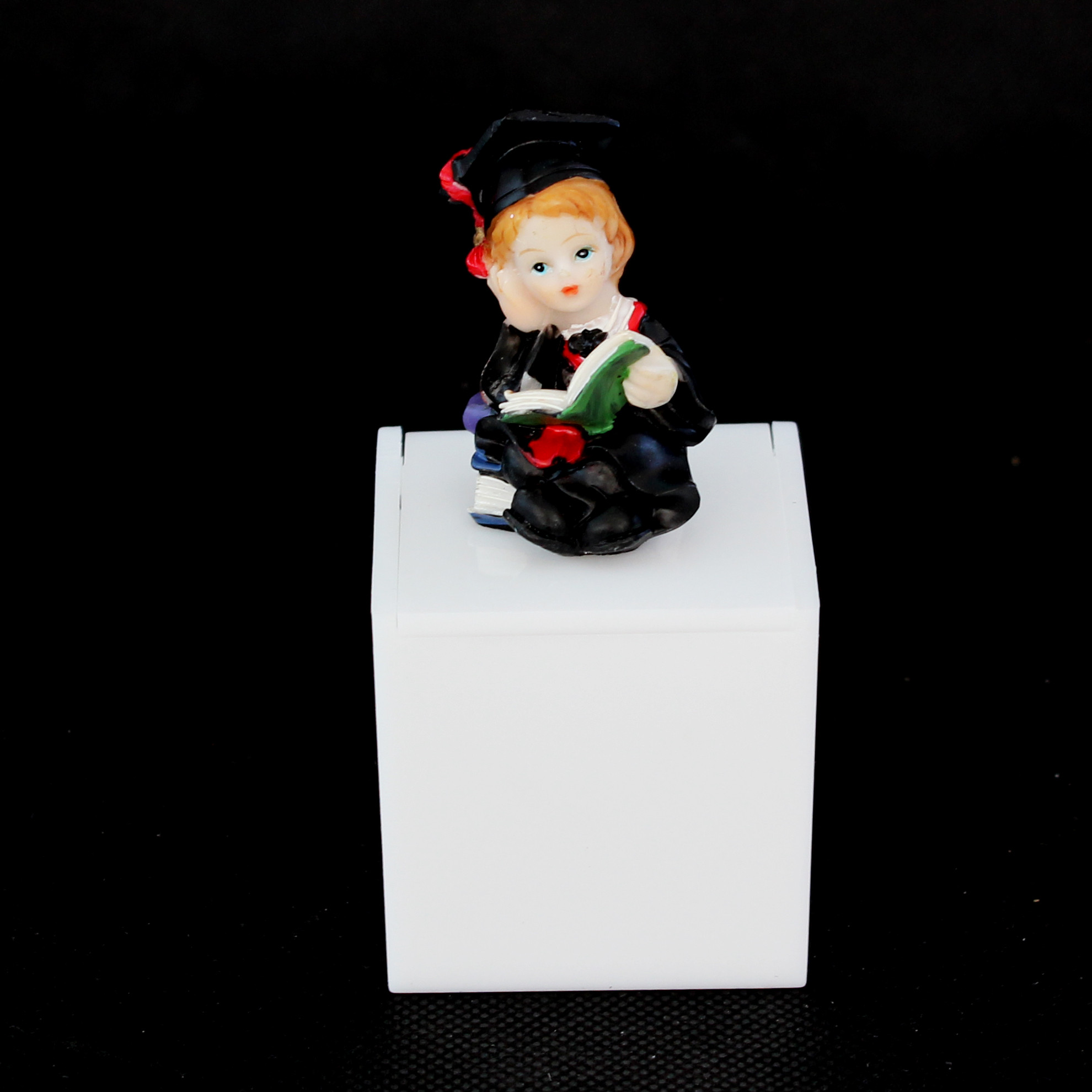 Scatolina in plexiglass bianco per laurea_Laureato