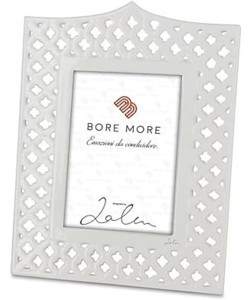 Bomboniera Portafoto cornice in porcellana bianca traforata per matrimonio comunione battesimo cresima 25 e 50 anniversario completa di scatola