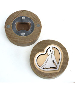 Apri Bottiglie Apribottiglie con Calamita Moderno Design Tondo in Legno Cuore e Sposi Sposini Abbraccio Nozze Matrimonio