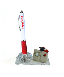 Portapenne Laurea con Calamaio in Vetro e Cristallo per Laurea Ingegneria Informatica Gestionale Ingegnere con Penna e Mappamondo Coccinella Portafortuna Libro Tocco in resina 