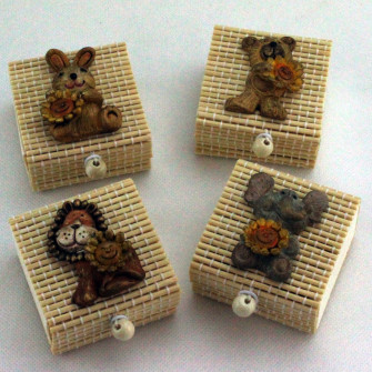 Scatoline in bambu con animaletti assortiti