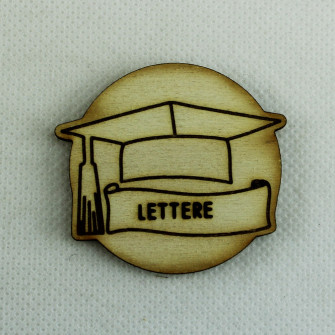 Calamita Magnete in Legno Confettata Segnaposto Laurea Lettere